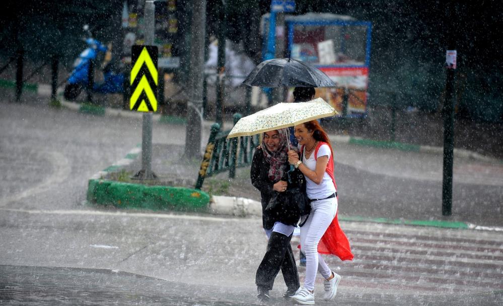 Meteorolojiden Kuvvetli Sağanak Uyarısı: 11 Şehir İçin Sarı Kod Verildi