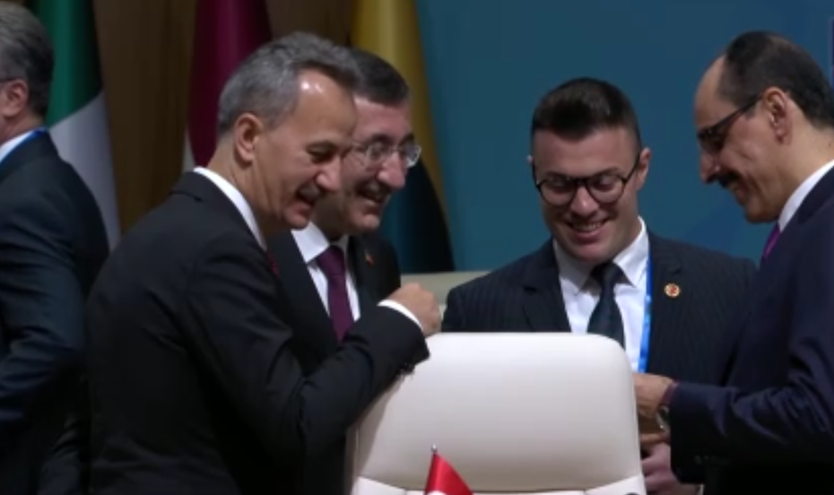 NATO Zirvesi'nde Dikkat Çeken Detay: Cumhurbaşkanı Erdoğan'ın Özel Kalemi