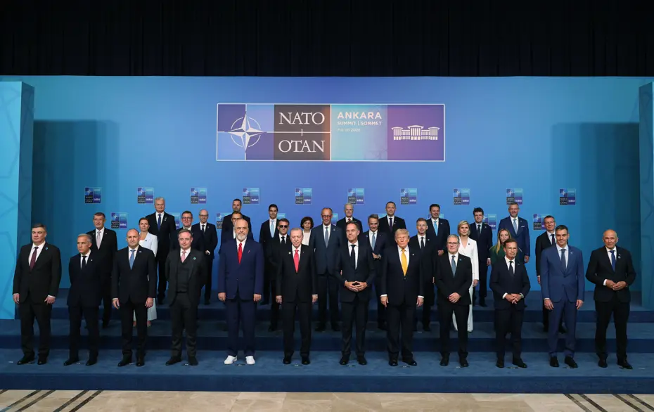 NATO Zirvesi'nde Edi Rama'nın Ayakkabı Tercihi Gündem Oldu