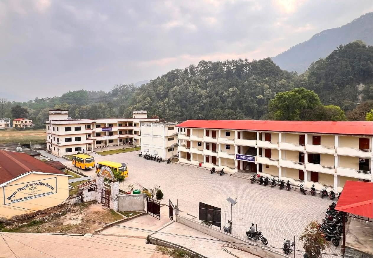 Nepal'deki Felakette Kahraman Müdür 900 Öğrencinin Hayatını Kurtardı