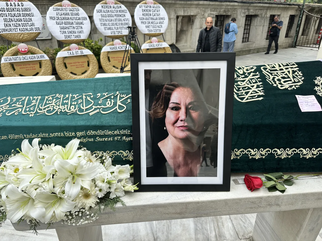 Aşk-ı Memnu'nun "Arsen Halası" Gülsen Tuncer'e veda