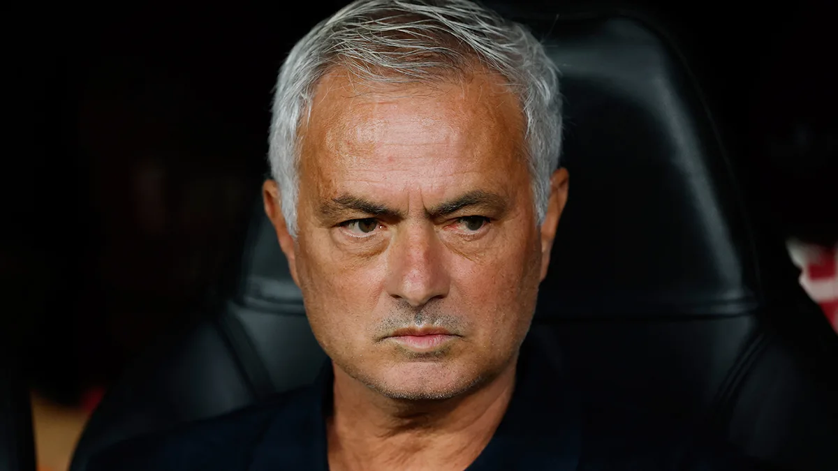 Mourinho'dan derbi öncesi Süper Lig bombası: "Hiç başlamayalım bile"