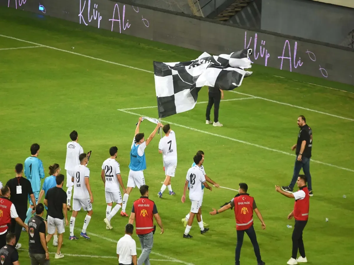 İkinci Graeme Souness Vakası: Sahaya Bayrak Diken Altaylı Futbolcuya Ceza