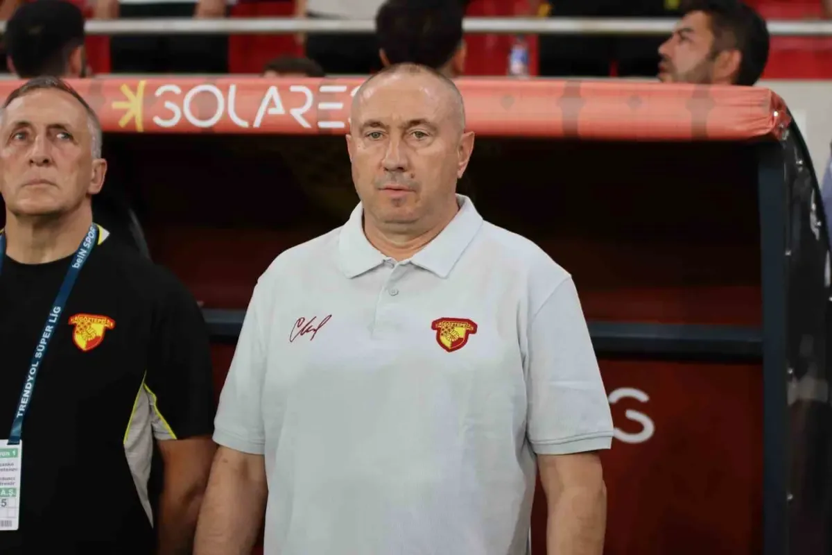 Göztepe'de Stoilov Kararı Verildi: Sözleşmesi Uzatıldı