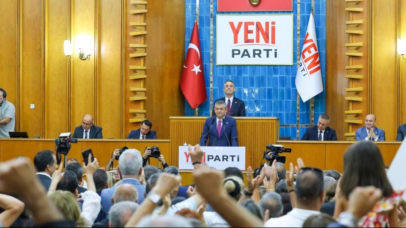 Özgür Özel'den Meclis'te Tarihi Çağrı: Türkiye'nin Tüm Demokratlarını Partimize Davet Ediyorum