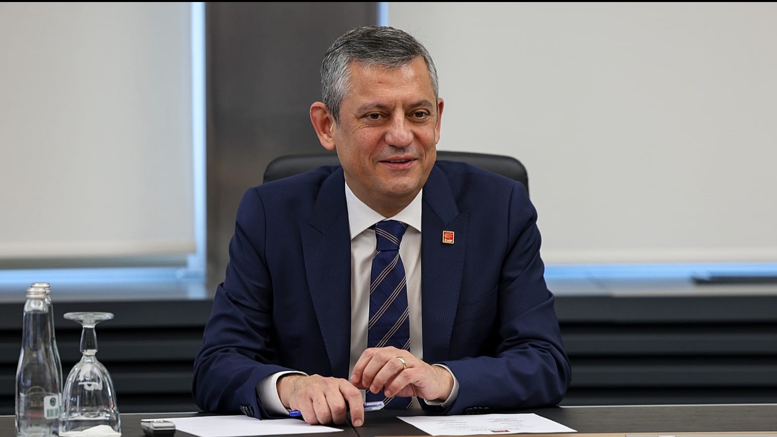 Özgür Özel'e Cumhurbaşkanı Erdoğan'a Yönelik Sözleri Nedeniyle 800 Bin Lira Tazminat Cezası