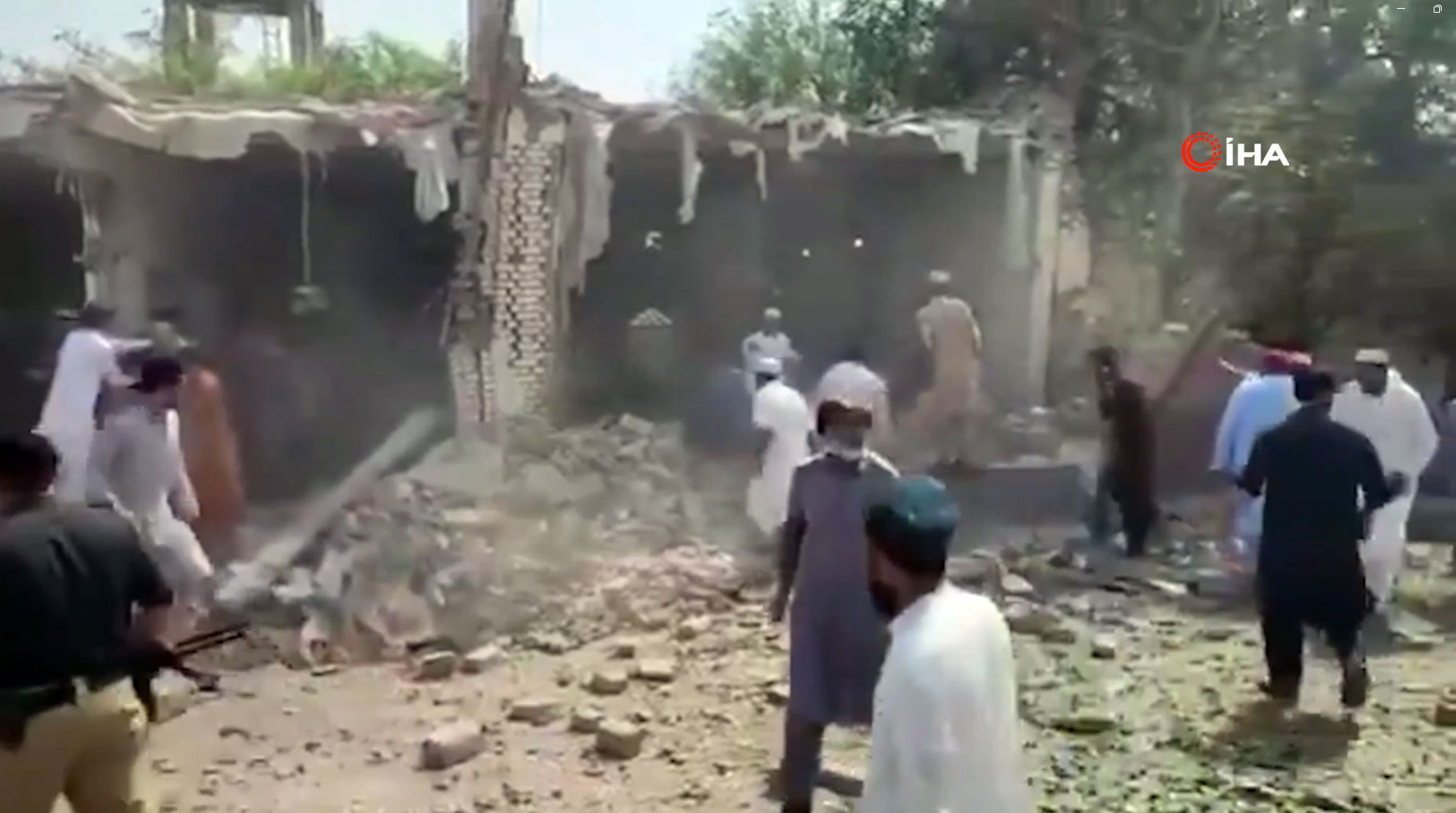 Pakistan'da Cuma Namazı Sırasında Kanlı Saldırı: 15 Ölü ve 50'den Fazla Yaralı