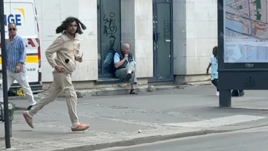 Paris'te Dehşet Anları: Bıçaklı Saldırıda Üç Kadın Ağır Yaralandı
