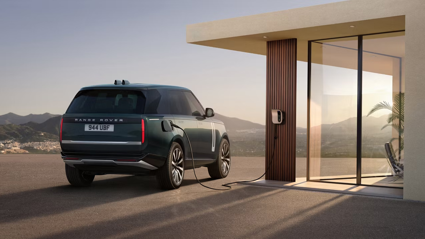 Patent Başvuruları Rekor Kırdı: Range Rover'ın İlk Elektrikli Aracı Tanıtıldı