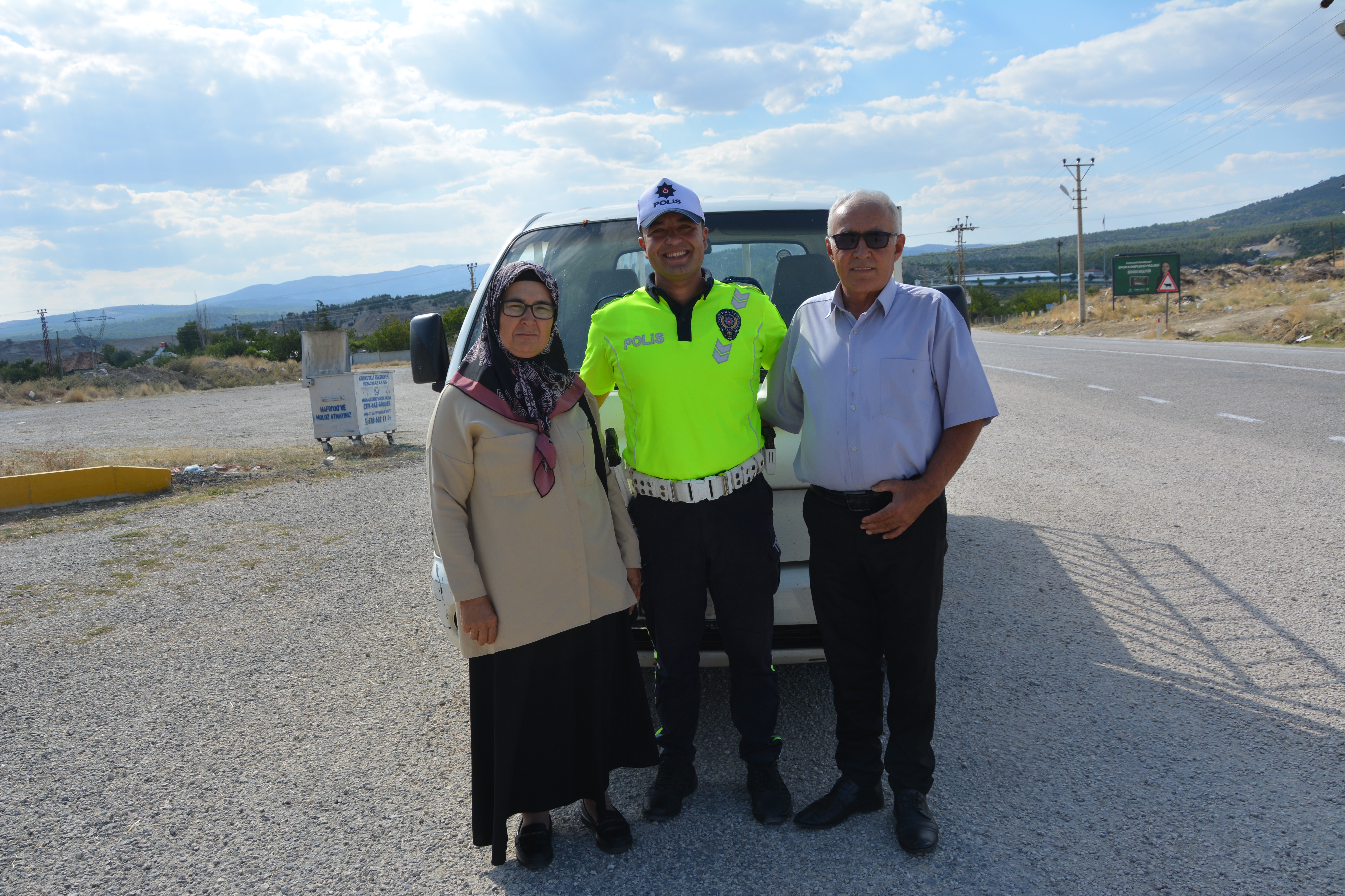 Polisten Eşini Yolda Bırakan Sürücüye Yaratıcı ve Eğlenceli Ceza