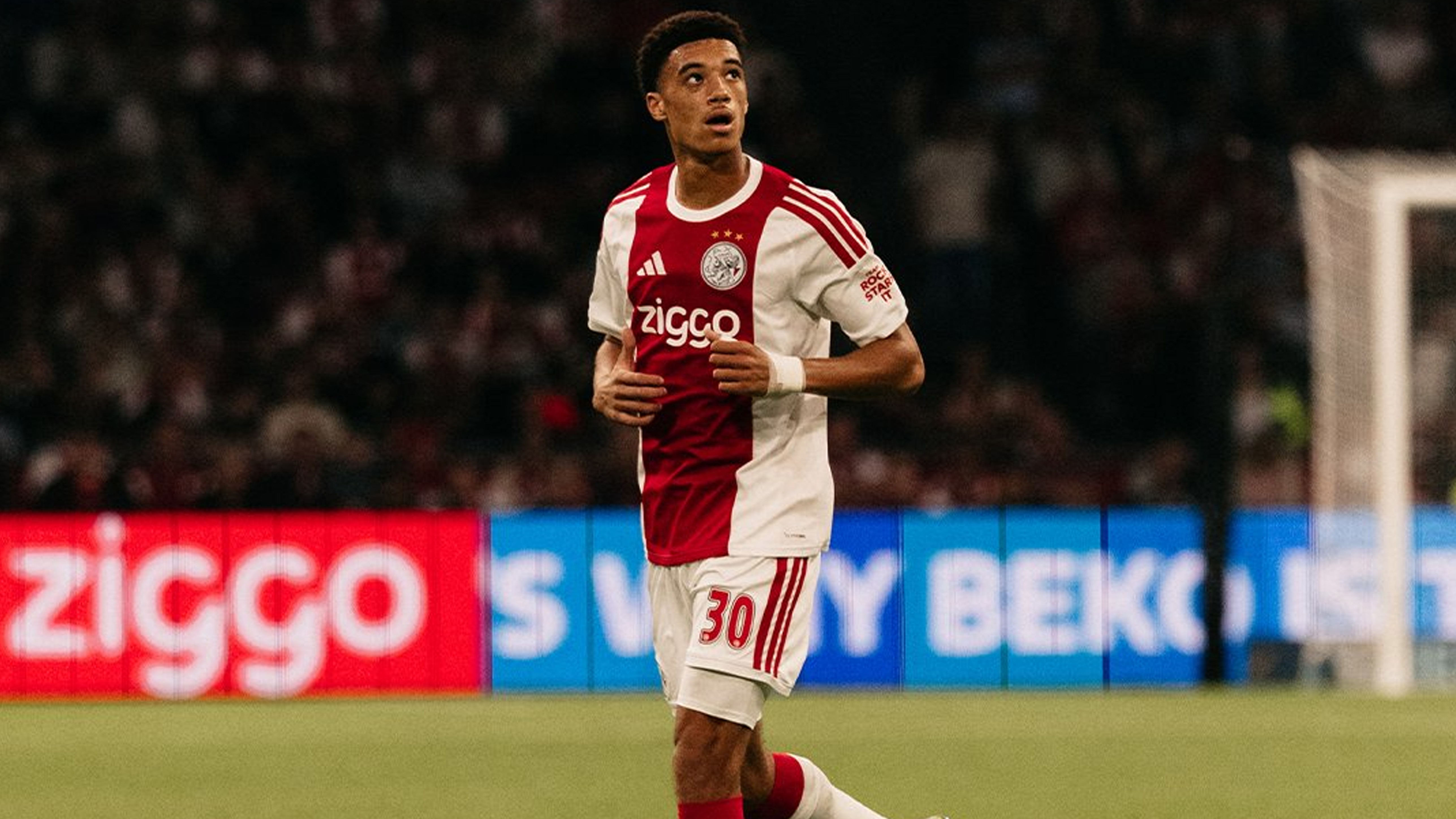 Ruben van Bommel'in Sert Faulü Ajax'ı Yaktı: Aaron Bouwman Eylül Ayını Kapattı