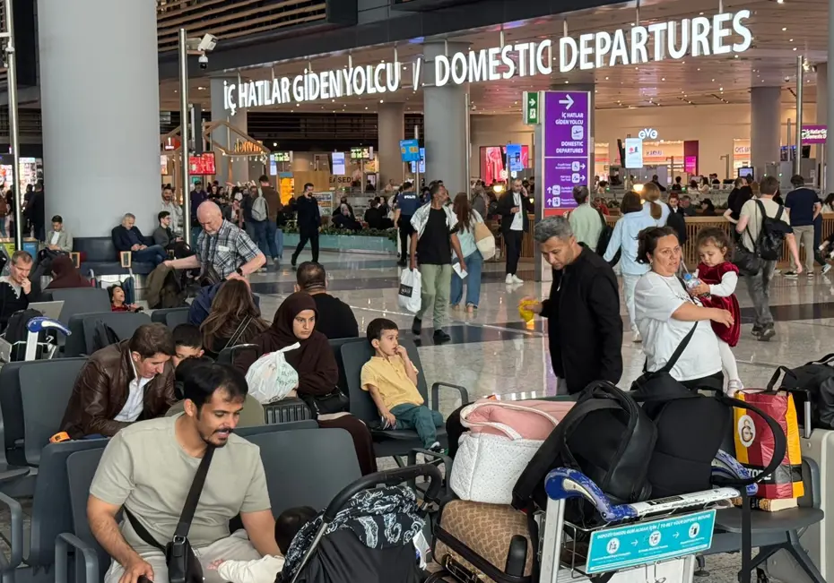 Sabiha Gökçen Havalimanı'nda Tarihi Rekor: Bayram Dönüşü Trafik Zirve Yaptı