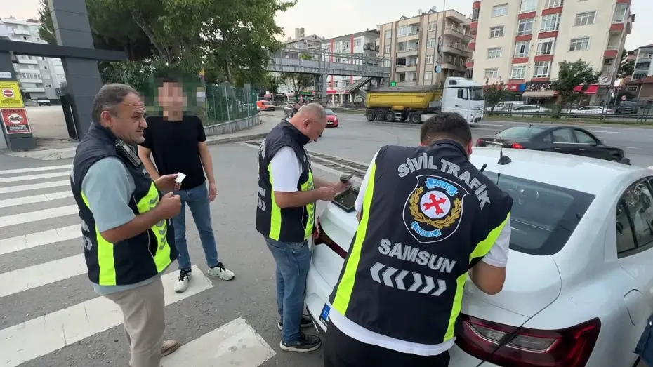 Samsun'da Korsan Taksi Denetiminde Ağır Cezalar: 3 Sürücüye 300 Bin TL