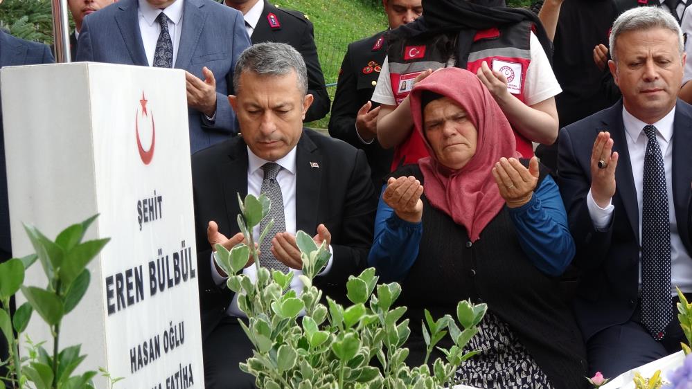 Şehit Eren Bülbül Mezarı Başında Anıldı: Acısı Dokuz Yıldır Taze