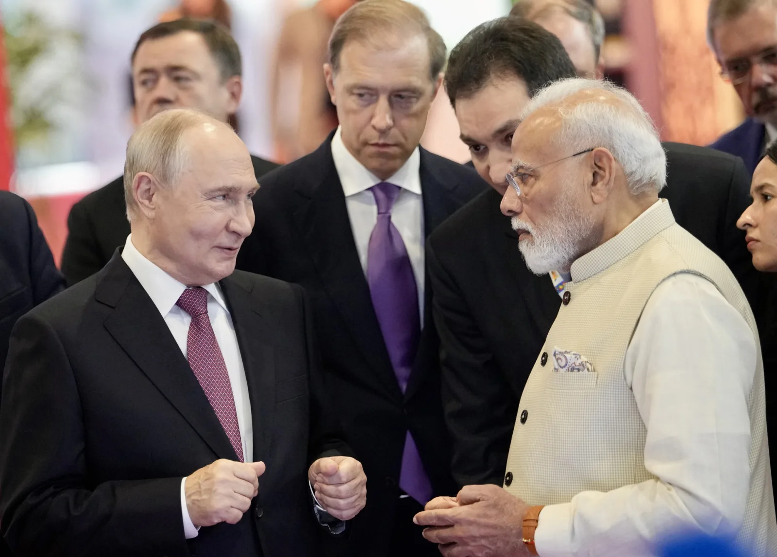 Putin'den Avrupa'ya Sert Uyarı: Asker Konuşlandırılması Savaş Anlamına Gelir