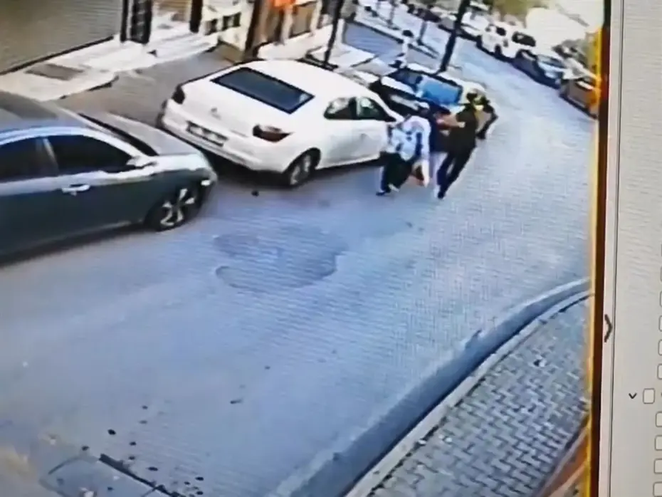 Şişli'de Korkunç Anlar: Kadına Sokak Ortasında Yumruklu Saldırı
