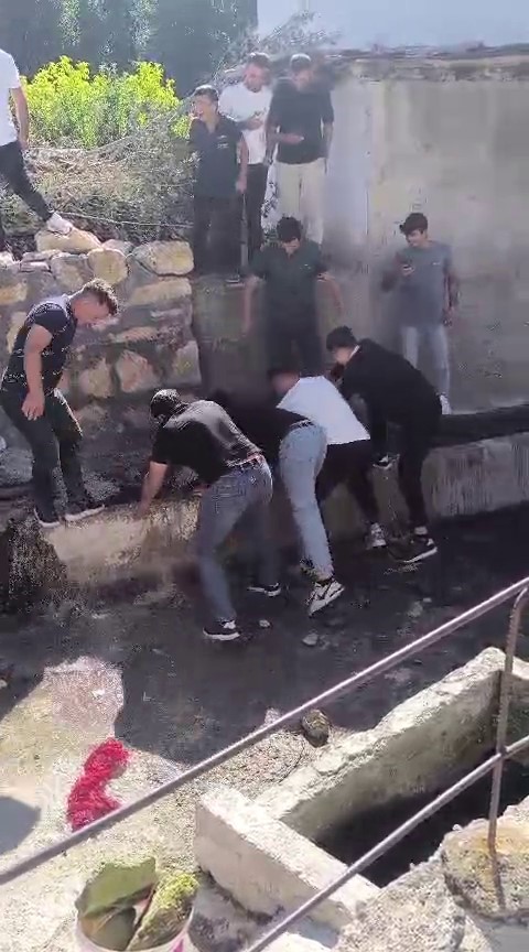 Sivas'ta Unutulmaz Düğün Geleneği: Damat Köy Çeşmesinde Yıkandı