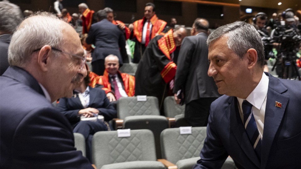 Siyaset Dünyasında Dikkat Çeken Anlar: Kemal Kılıçdaroğlu ile Özgür Özel Tokalaştı