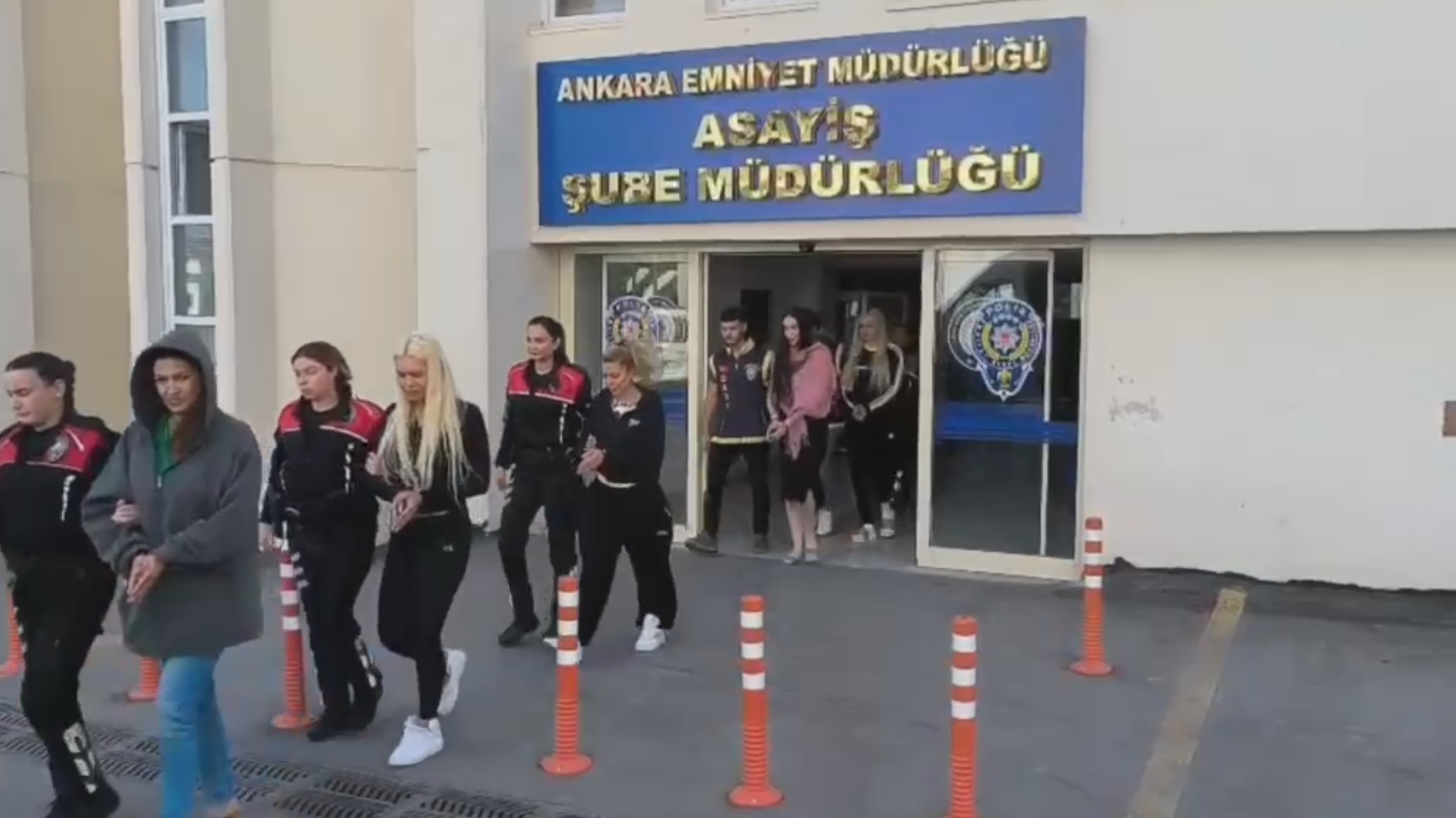 Sosyal Medyada Müstehcen İçerik Operasyonu: Tuğba Ekinci Dahil 5 Kişi Gözaltına Alındı