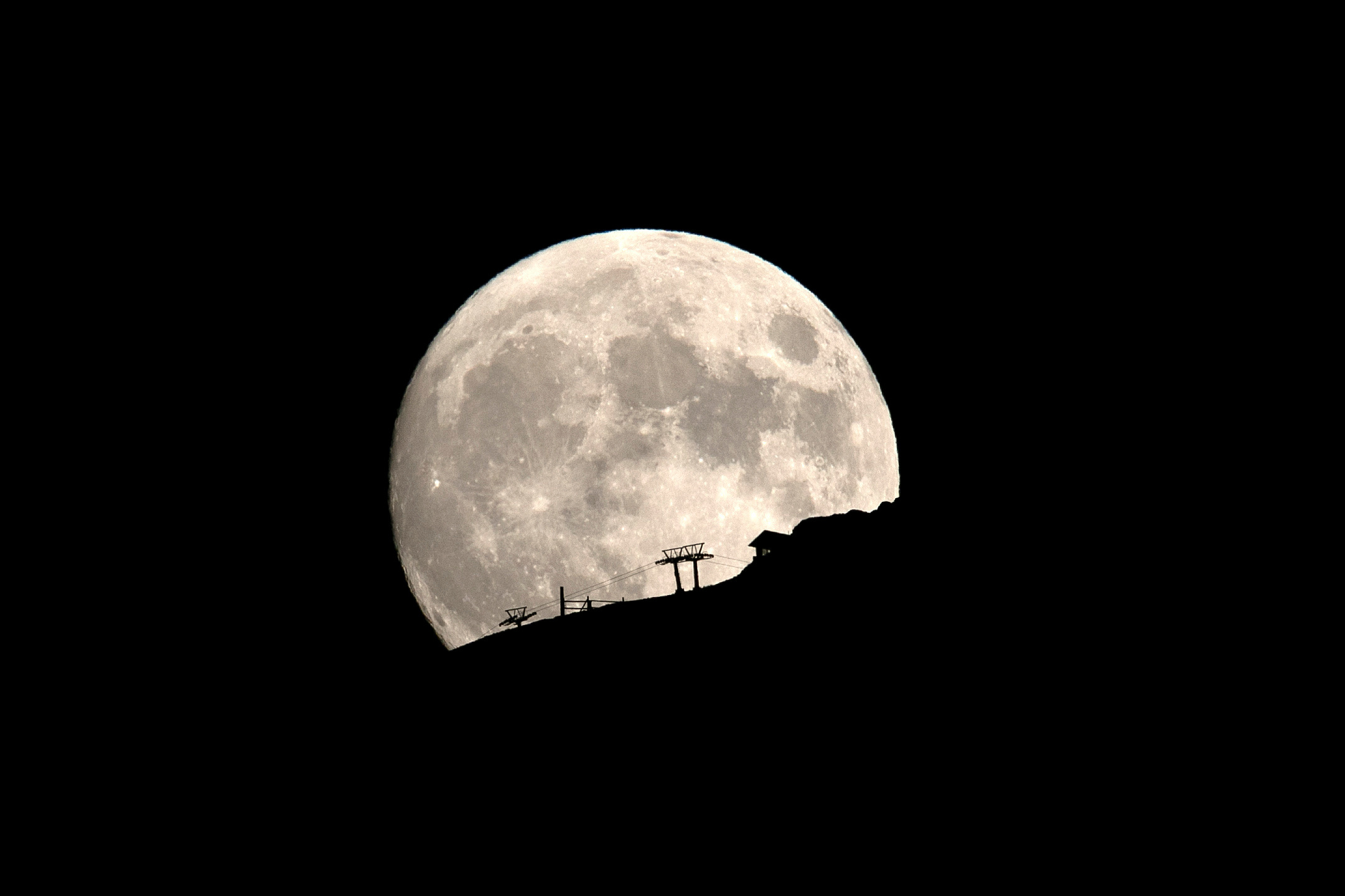 SpaceX Roketi Ay'a Çarptığında Bilim İnsanları Ne Gördü?