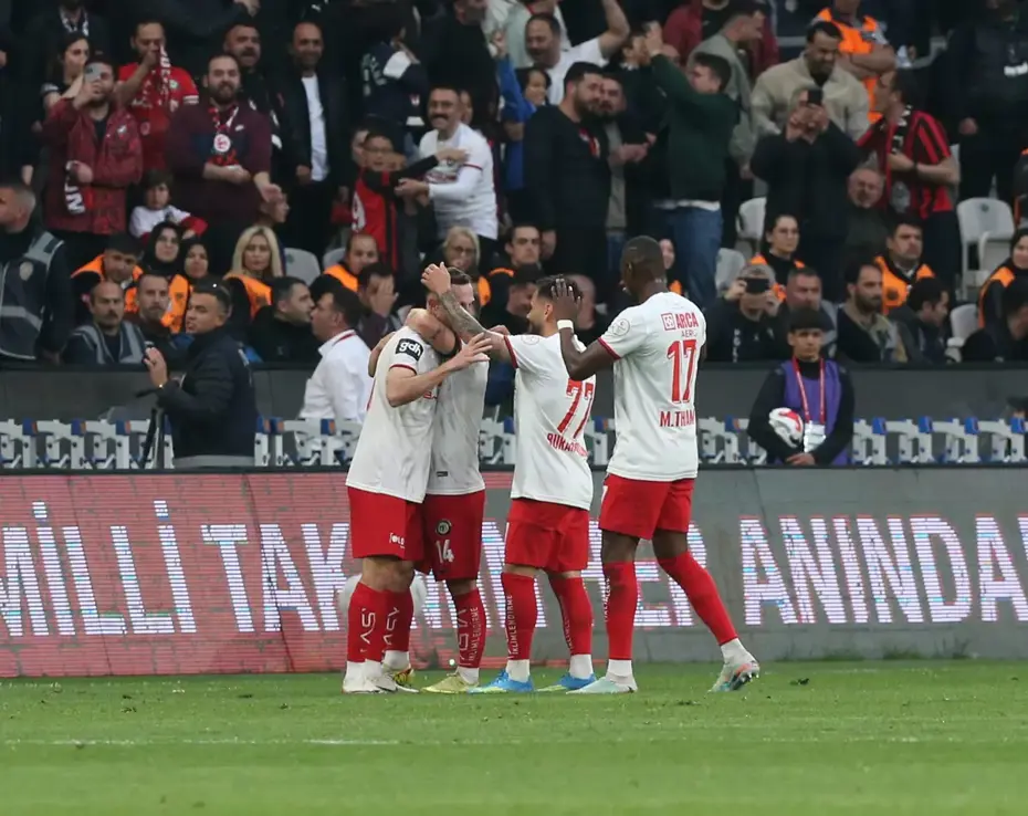 Süper Lig'in Yeni Takımı Belli Oldu: Çorum FK Tarih Yazdı