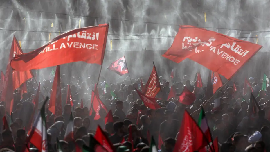 Tahran'da Yas ve Öfke: Hamaney'in Cenazesinde Kırmızı Bayraklar ve İntikam Çağrısı