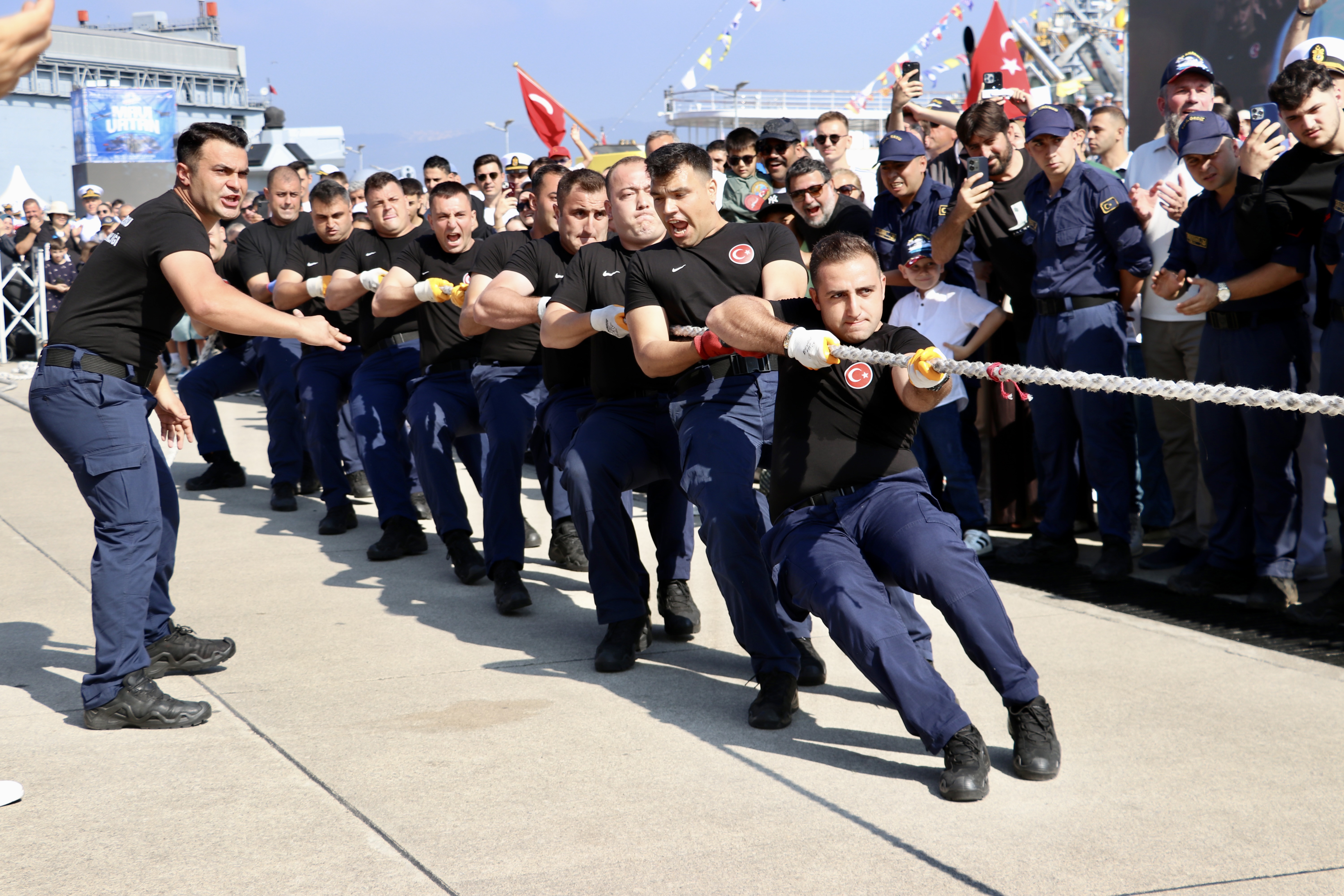 TEKNOFEST Mavi Vatan'da Nefes Kesen Halat Çekme Finali