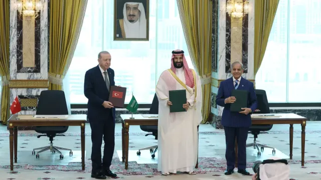 Mekke İşbirliği Anlaşması Komitesi İlk Toplantısını İstanbul'da Yapıyor