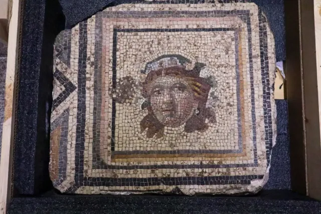 Zeugma'nın Kayıp Hazinesi: Çingene Kızı Mozaiği'nin 13. Parçası Türkiye'ye Döndü