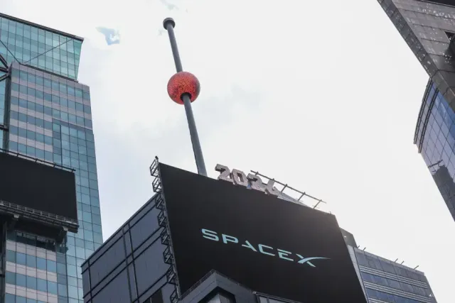 SpaceX Borsaya Hızlı Girdi: Piyasa Değeri 2 Trilyon Doları Aştı