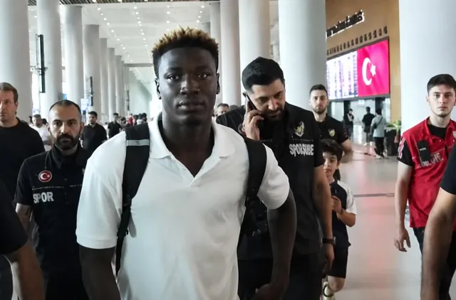 Fenerbahçe'nin Yeni Transferi Kojo Peprah Oppong İstanbul'a Geldi