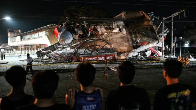 Filipinler'de 7,8 Büyüklüğündeki Deprem: Can Kaybı 41'e Yükseldi