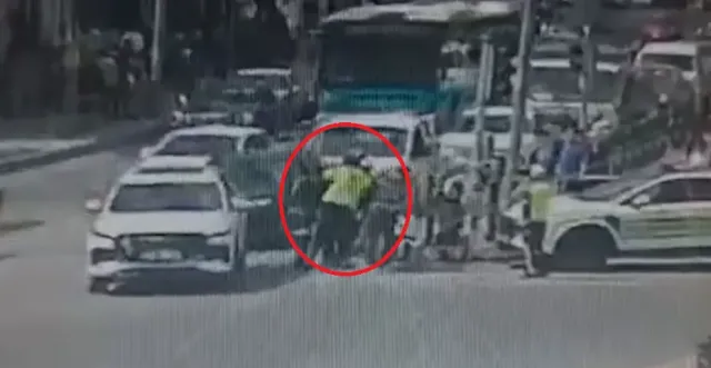 Kayseri'de Korku Dolu Anlar: Motokuryeye Polislerden Hayat Kurtaran Müdahale