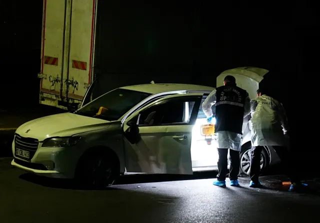 Küçükçekmece'de Nefes Kesen Kovalamaca: 2 Şüpheli Yakalandı, Bir Polis Yaralı