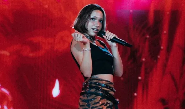 Zeynep Bastık Bakü'de Müzikseverleri Büyüledi