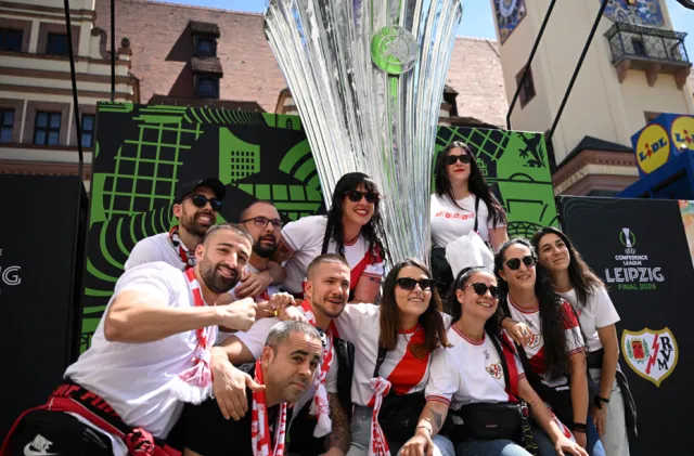 UEFA Konferans Ligi Finali Öncesi Almanya'da Dev Buluşma: İngiliz ve İspanyol Taraftarların Büyük Heyecanı