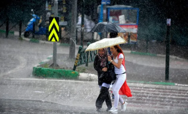 Meteorolojiden Kuvvetli Sağanak Uyarısı: 11 Şehir İçin Sarı Kod Verildi