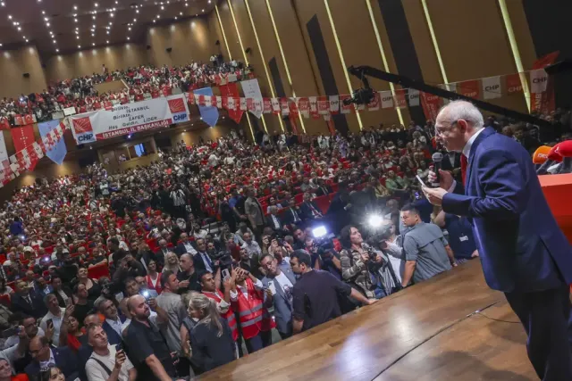 CHP'de Figüran Partili Tartışması ve Gürsel Tekin'den Sert Tepki