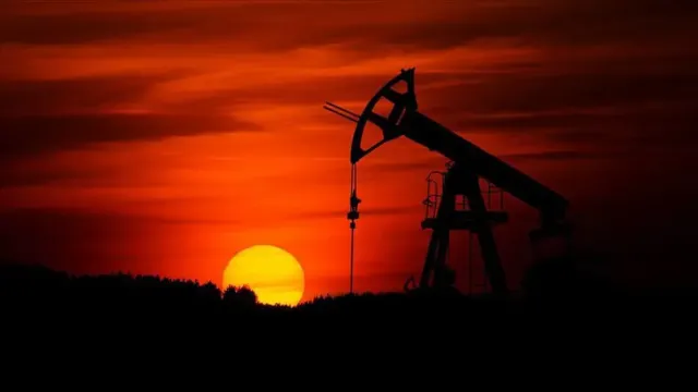 Petrol Fiyatlarında Sert Düşüş: 100 Doların Altı Görüldü