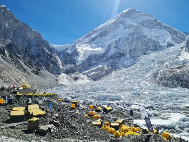 Everest'te Korkunç Dolandırıcılık: Dağcıları Zehirleyip Kurtarma Operasyonlarıyla Vurgun Yaptılar