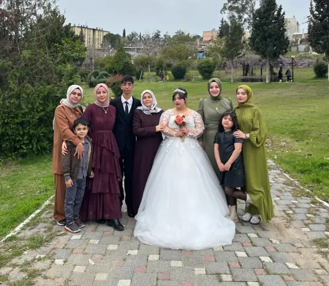 Down Sendromlu Gülayfer'in Büyük Hayali: Temsili Düğünle Gelinlik Giydi