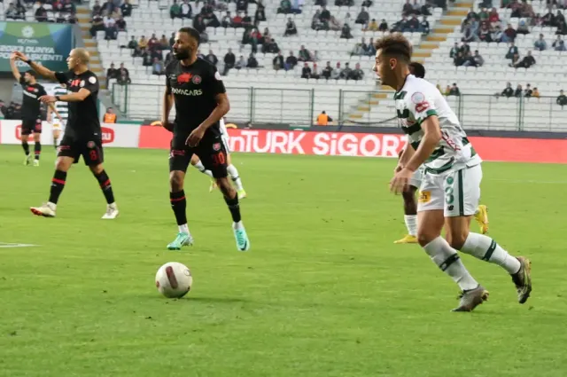 Konyaspor ve Fatih Karagümrük Kritik Sınavda: Süper Lig'de 10. Randevu