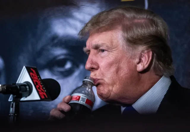 Trump'ın Şaşırtan Diyet Kola Teorisi: 'Çimi Kurutuyorsa Kanseri de Öldürür'