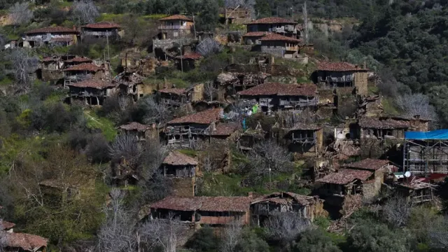 Ege'nin Gizemli Köyü: Lübbey'de Yalnızca Üç Evde Yaşam Var