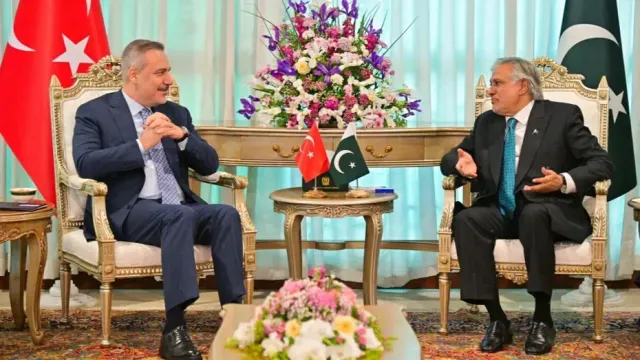 Dışişleri Bakanı Fidan ve Pakistanlı Mevkidaşı Dar'dan Diplomatik Görüşme