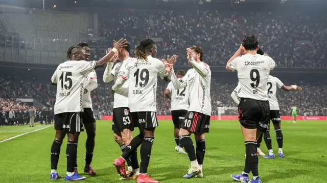 Beşiktaş Dolmabahçe'de Şov Yaptı: Türkiye Kupası'nda Yarı Final Bileti Siyah-Beyazlıların