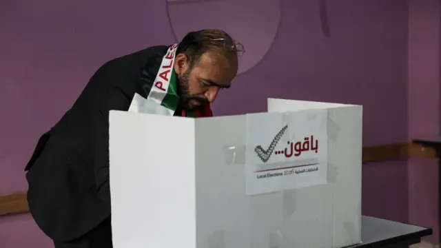Filistin'de Kritik Gün: Gazze Savaşı Sonrası İlk Yerel Seçimler Başladı