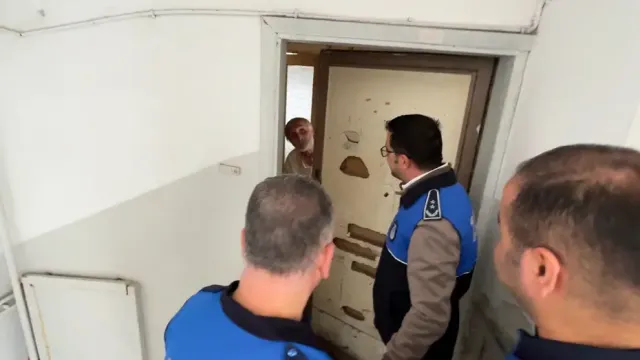 Avcılar'da Dram: Kiralık Daireyi Terk Edip Çöp Eve Geri Döndü