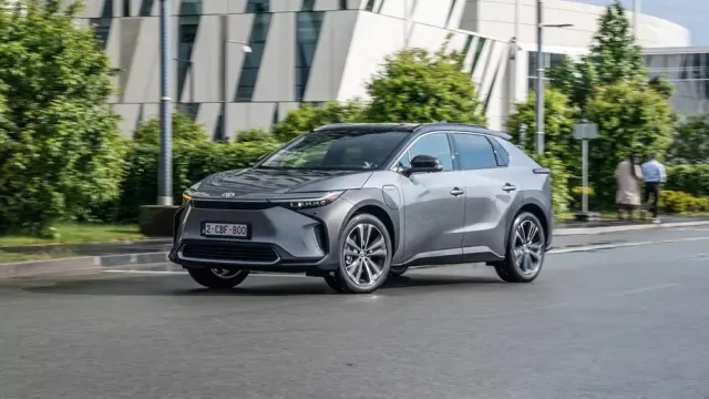Otomotiv Devinde Düşüş: Toyota Küresel Satışlarda Kan Kaybediyor