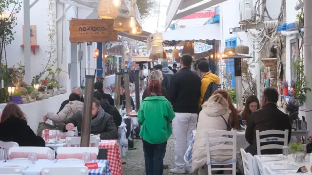 Bozcaada Tatilci Akınına Uğradı: Mekanlarda Yer Kalmadı